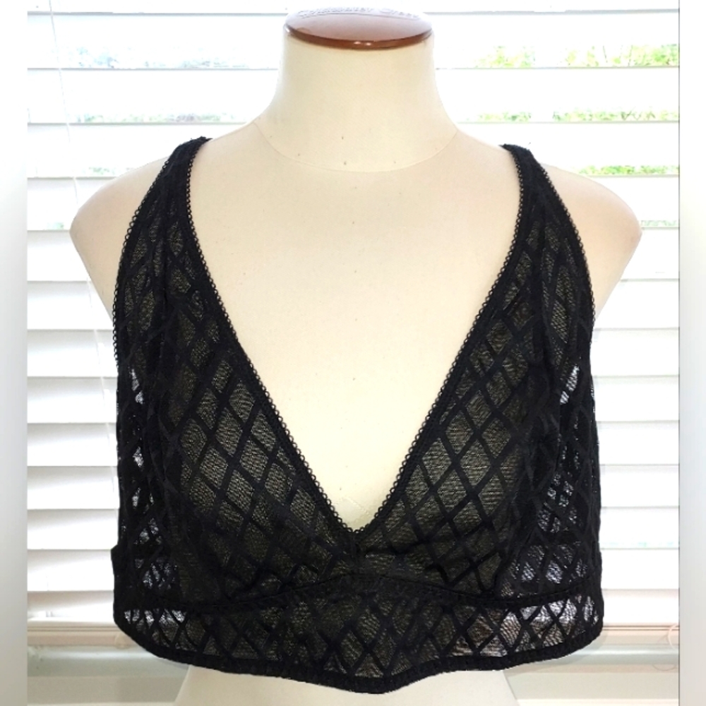 Torrid Black Pyramid Strappy Racerback Bralet Size 2 NWT